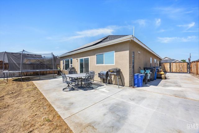 9615 Silver Falls Lane, Bakersfield, CA 93263