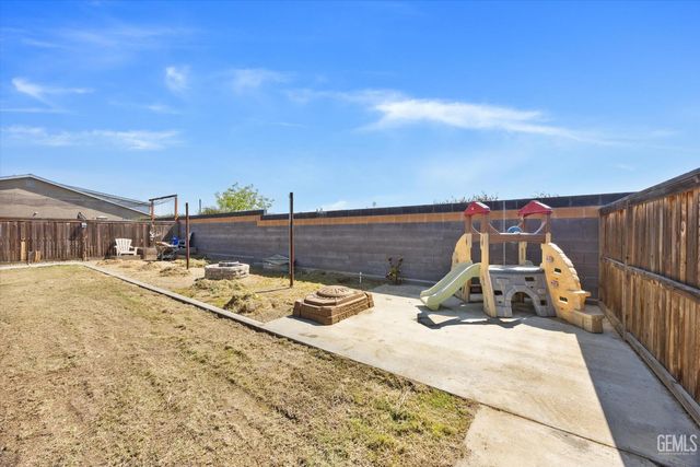 9615 Silver Falls Lane, Bakersfield, CA 93263