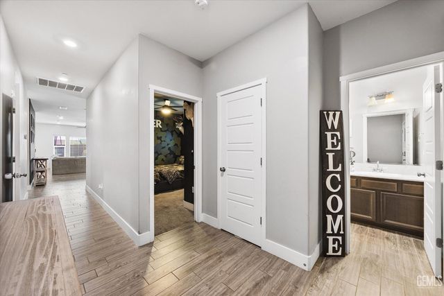 9615 Silver Falls Lane, Bakersfield, CA 93263