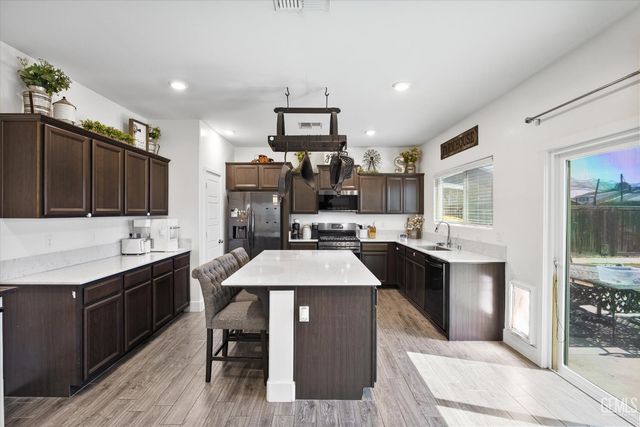 9615 Silver Falls Lane, Bakersfield, CA 93263