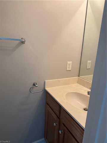 5070 BARTHOLOMEWS Lane, Greensboro, NC 27407