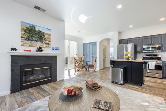 930 Langeburg St, Santa Rosa, CA 95407