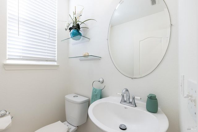 930 Langeburg St, Santa Rosa, CA 95407