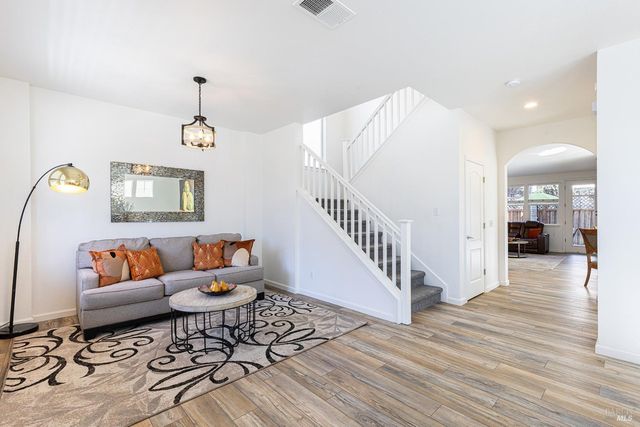 930 Langeburg St, Santa Rosa, CA 95407