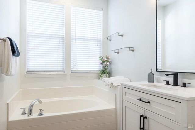 930 Langeburg St, Santa Rosa, CA 95407