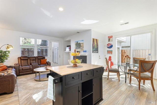 930 Langeburg St, Santa Rosa, CA 95407