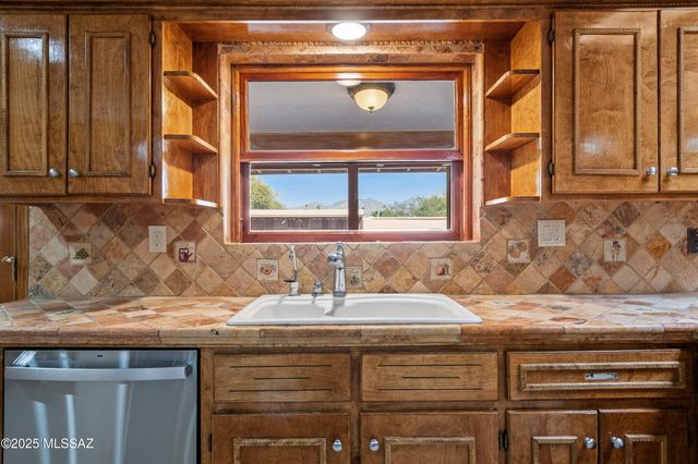 5101 E 9th Street, Tucson, AZ 85711