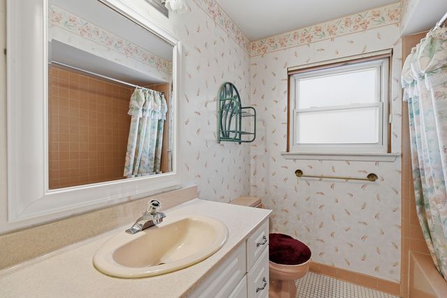 27636 E Echo Valley E 136, Farmington Hills, MI 48334