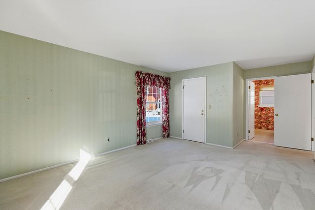 27636 E Echo Valley E 136, Farmington Hills, MI 48334