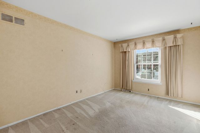 27636 E Echo Valley E 136, Farmington Hills, MI 48334