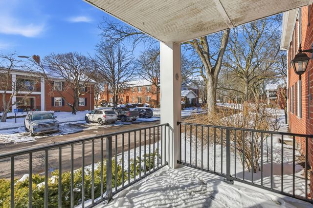 27636 E Echo Valley E 136, Farmington Hills, MI 48334