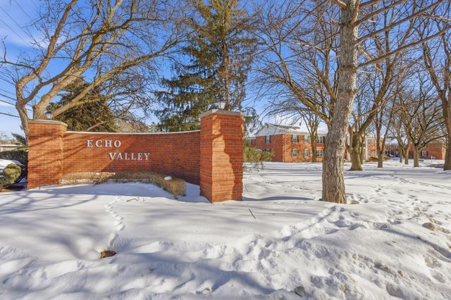 27636 E Echo Valley E 136, Farmington Hills, MI 48334