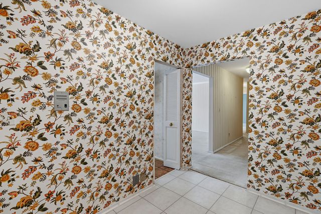 27636 E Echo Valley E 136, Farmington Hills, MI 48334