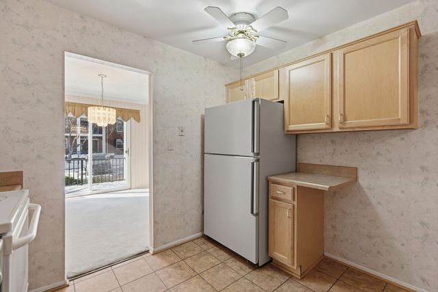 27636 E Echo Valley E 136, Farmington Hills, MI 48334