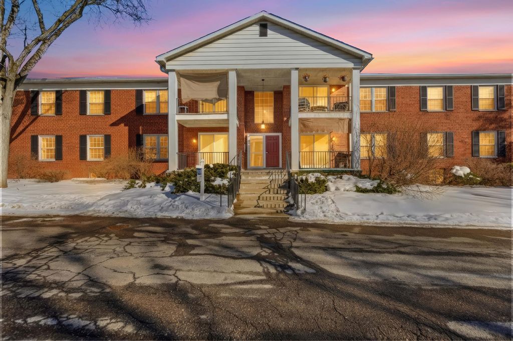 27636 E Echo Valley E 136, Farmington Hills, MI 48334