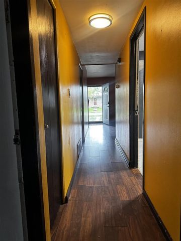 19606 Opal Street, Clinton Township, MI 48035
