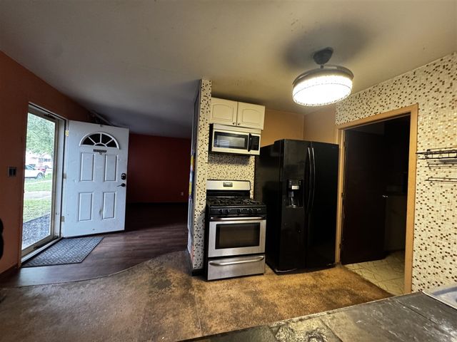 19606 Opal Street, Clinton Township, MI 48035