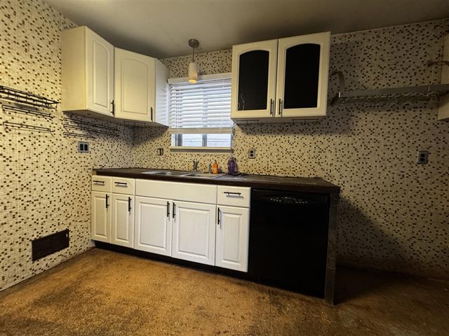 19606 Opal Street, Clinton Township, MI 48035