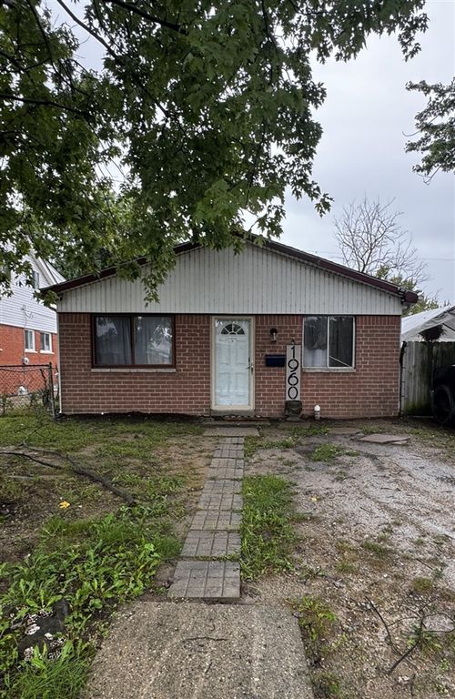 19606 Opal Street, Clinton Township, MI 48035