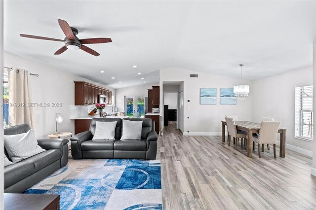 535 Radford Terrace, Davie, FL 33325