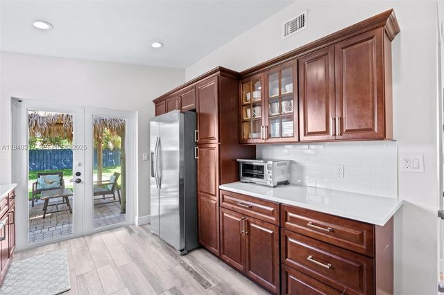 535 Radford Terrace, Davie, FL 33325