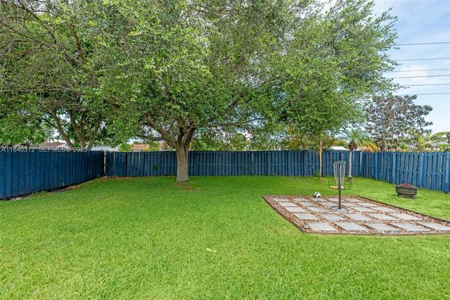 535 Radford Terrace, Davie, FL 33325