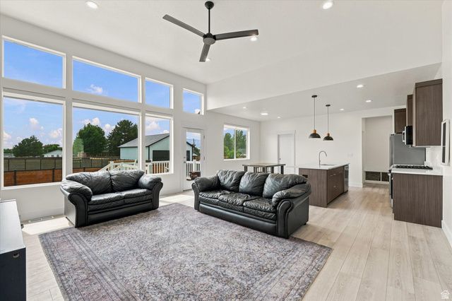 273 W 400 S, Lehi, UT 84043