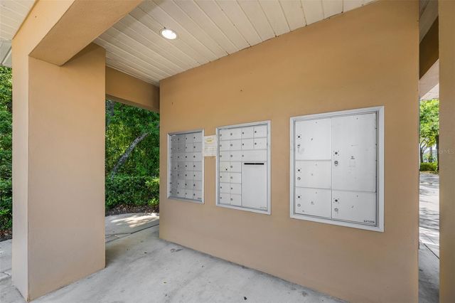 8015 SAVANNAH SUNSET LANE, Tampa, FL 33615