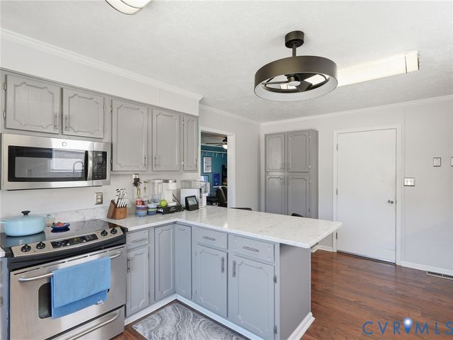 107 S Colonial Dr, Hopewell, VA 23860