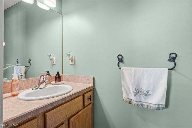1584 Silver Oak Circle, Twinsburg, OH 44087