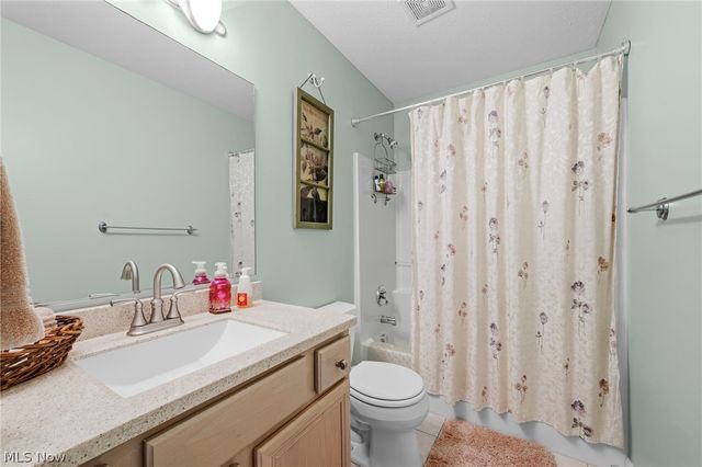 1584 Silver Oak Circle, Twinsburg, OH 44087