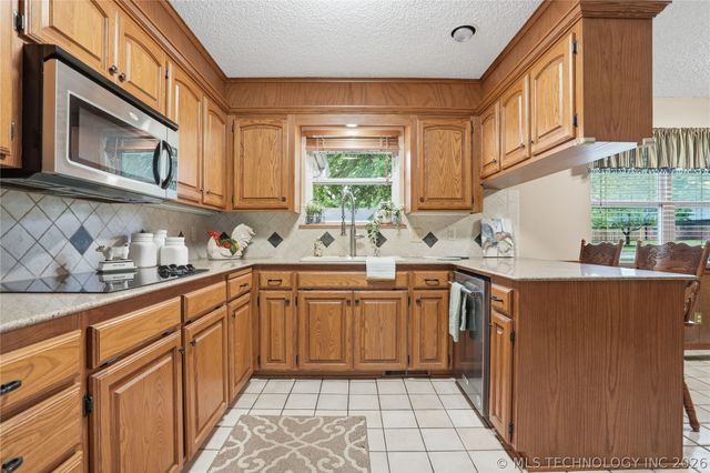 8944 E 116th Street S, Bixby, OK 74008