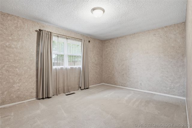 8944 E 116th Street S, Bixby, OK 74008