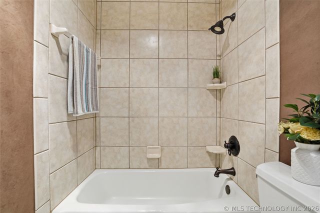 8944 E 116th Street S, Bixby, OK 74008