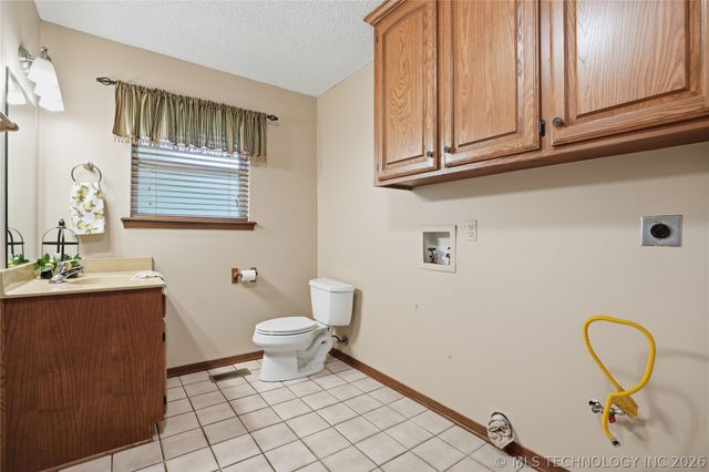 8944 E 116th Street S, Bixby, OK 74008