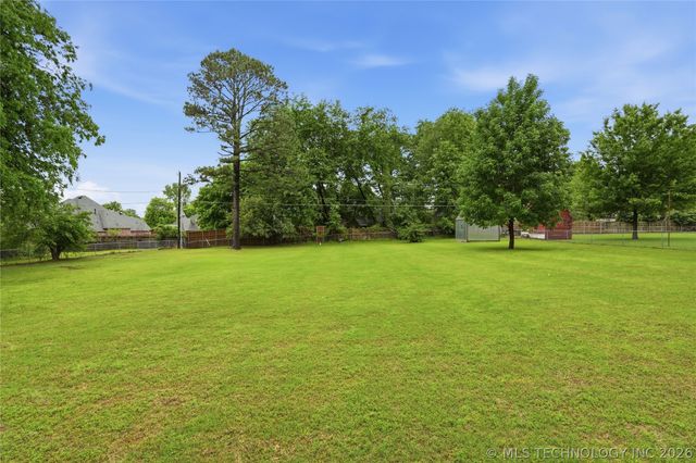 8944 E 116th Street S, Bixby, OK 74008