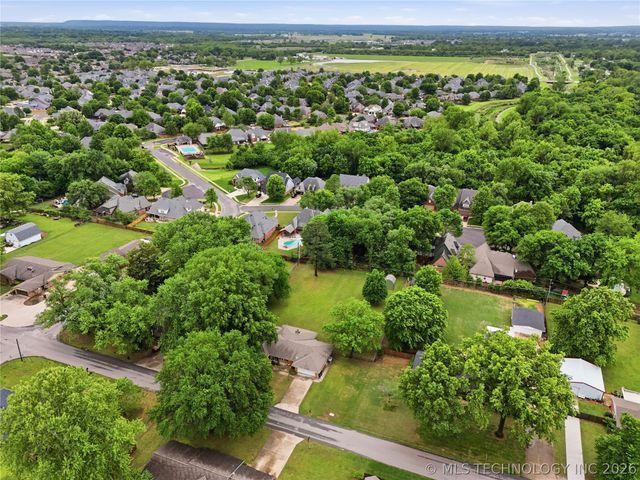 8944 E 116th Street S, Bixby, OK 74008