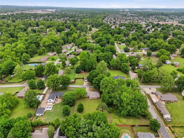 8944 E 116th Street S, Bixby, OK 74008
