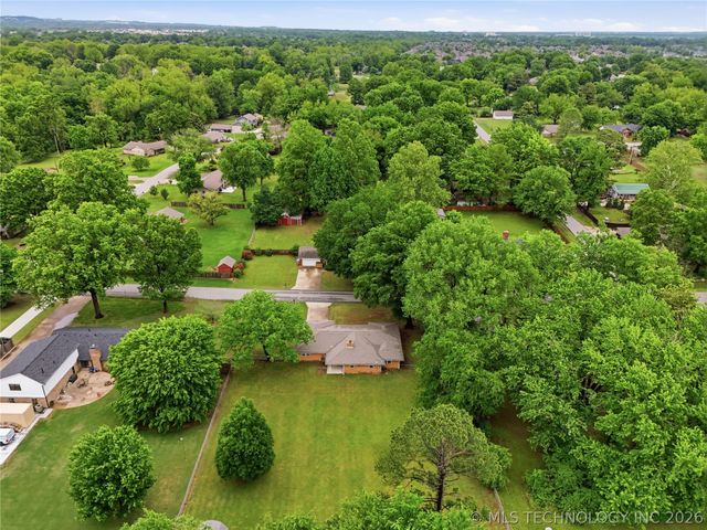 8944 E 116th Street S, Bixby, OK 74008