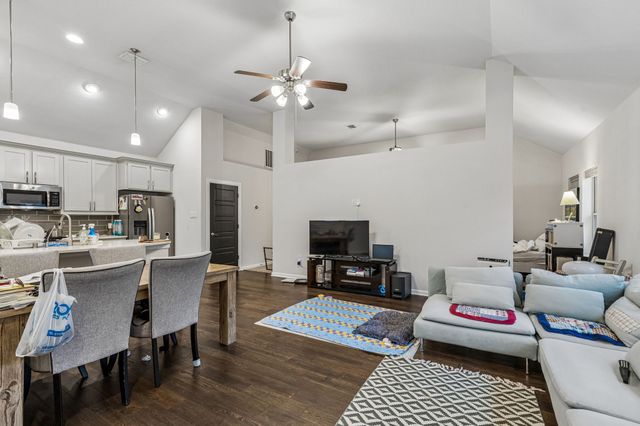 1017 Gardenia Street, Carrollton, TX 75007