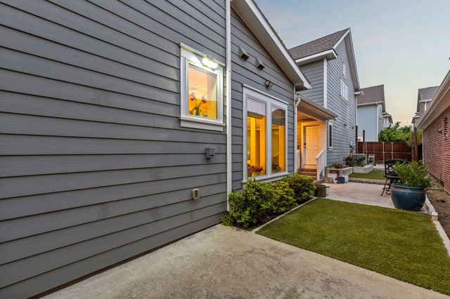 1017 Gardenia Street, Carrollton, TX 75007