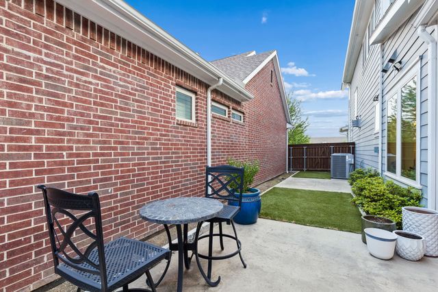 1017 Gardenia Street, Carrollton, TX 75007