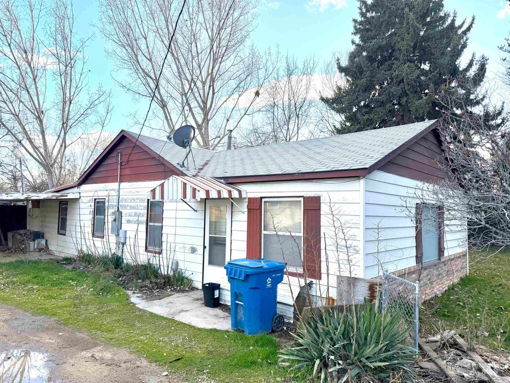 1319 W Flamingo Ave, Nampa, ID 83651