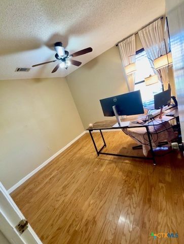 211 Rabbit Hollow Lane, Georgetown, TX 78626