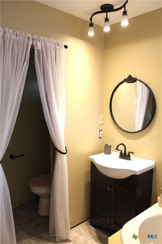 211 Rabbit Hollow Lane, Georgetown, TX 78626