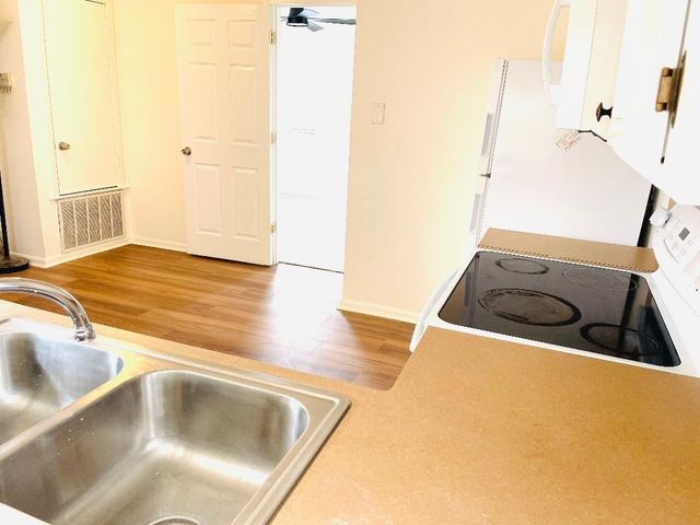 5608 Cougar DR 203, Austin, TX 78745