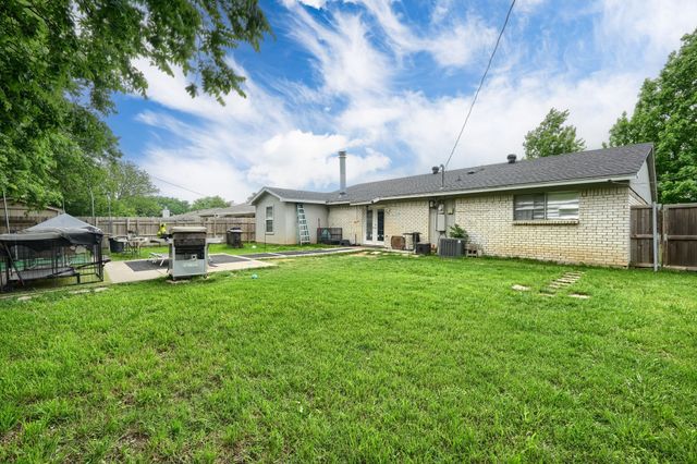 507 S Walnut Creek Drive, Mansfield, TX 76063