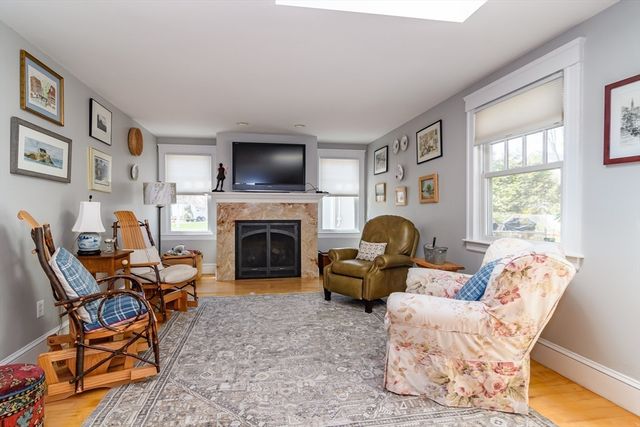 42 Jackson Rd, Wellesley, MA 02481