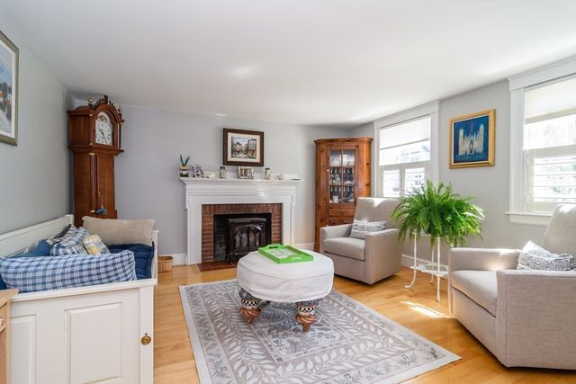 42 Jackson Rd, Wellesley, MA 02481