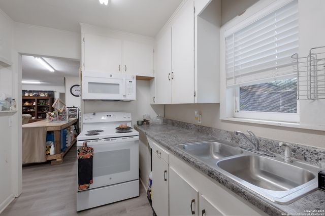 3775 FM 471 N, Castroville, TX 78009